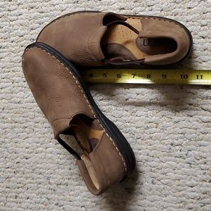Born Women's 8.5 Leather Slip-on shoes